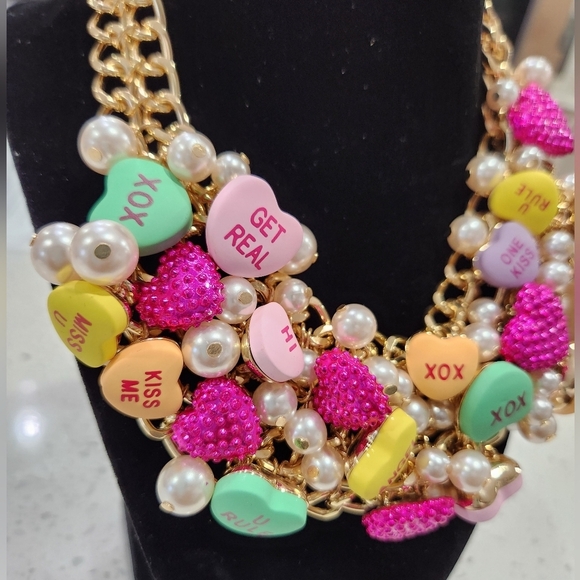 🔹️Betsey Johnson 🔹️Think Pink  Swwetheart Candy XO Statement Necklace  💛✨️💗 - Picture 4 of 11
